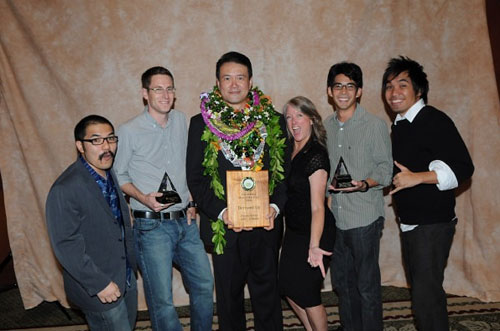 Bernard Uy of Wall-to-Wall Studios accepts 2009 Ad Man of the Year Award.