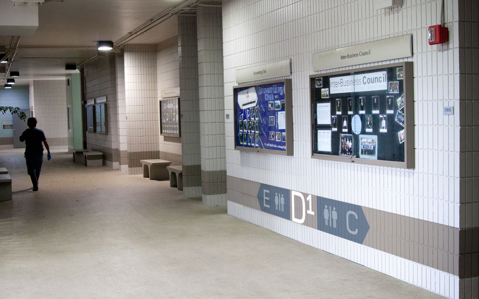 Shidler College of Business wayfinding signage D1