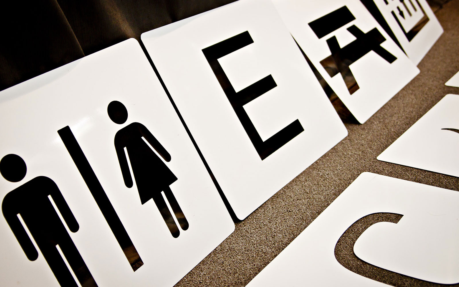 Shidler College of Business wayfinding signage stencils